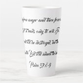 Bibel Verse Fret nicht Psalm 37:8-9 Latte Tasse (Vorderseite)