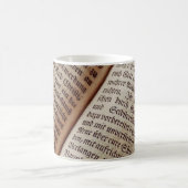 Bibelbuchseite mit Textur Kaffeetasse (Mittel)