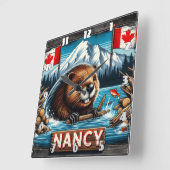 Biber mit Keule von kanadischen Fahnen Quadratische Wanduhr (Winkel)