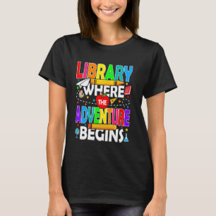 Bibliothek, in der das Abenteuer wieder in die Sch T-Shirt