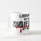 Bibliothekar-Zombie-Jäger Kaffeetasse (Vorderseite Links)