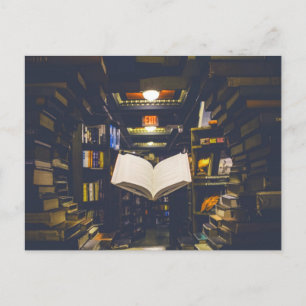 Bibliotheksbücher - Bücherregale im offenen Buch l Postkarte
