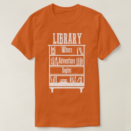 Bibliotheksbücher, in denen das Abenteuer beginnt T-Shirt (Design vorne)