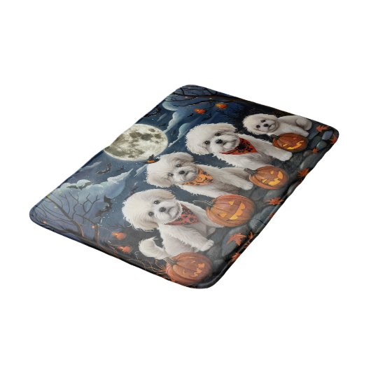 Bichon Frise Halloween Spooky Badematte (Schrägansicht)