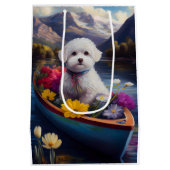 Bichon Frise on a Paddle: Ein Landschaftliches Abe Mittlere Geschenktüte (Rückseite)