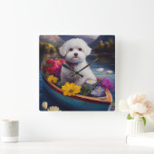 Bichon Frise on a Paddle: Ein Landschaftliches Abe Quadratische Wanduhr (Zuhause)