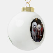 Bichon Frise Snowy Sleigh Weihnachtsdekor Keramik Kugel-Ornament (Links)