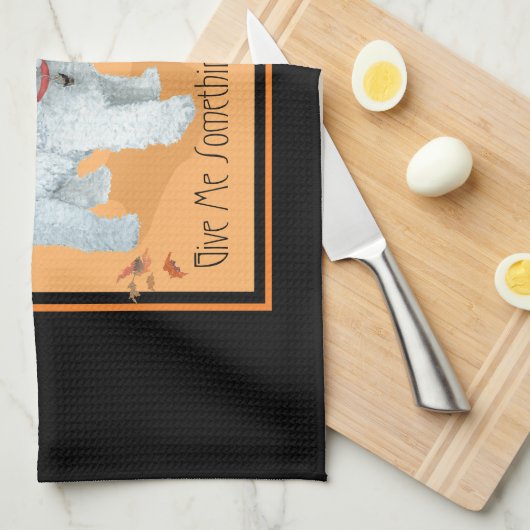 Bichon Frise Trick oder Treat Handtuch (Viertel Falte)