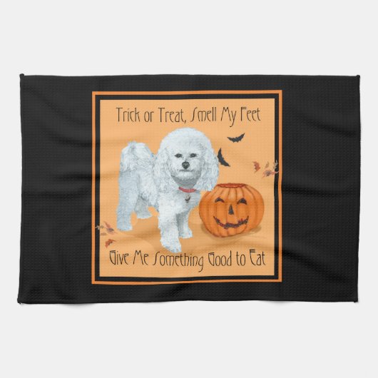 Bichon Frise Trick oder Treat Handtuch (Horizontal)