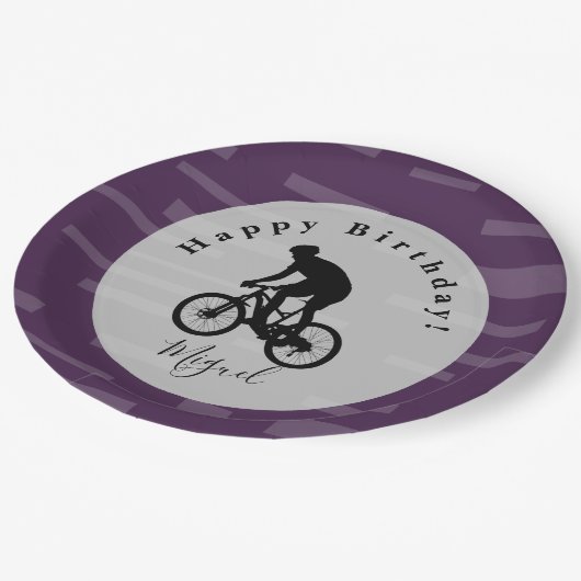 Bicycle Rider Happy Birthday Paper Plate. Papier P Pappteller (Schrägansicht)
