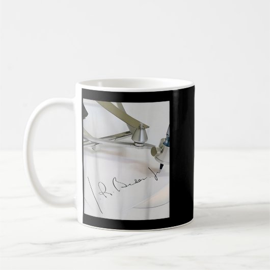 Biden Autopen Signature Funny  Kaffeetasse (Links)