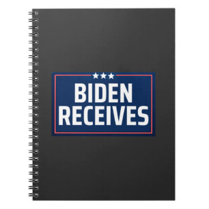 Biden erhält notizblock