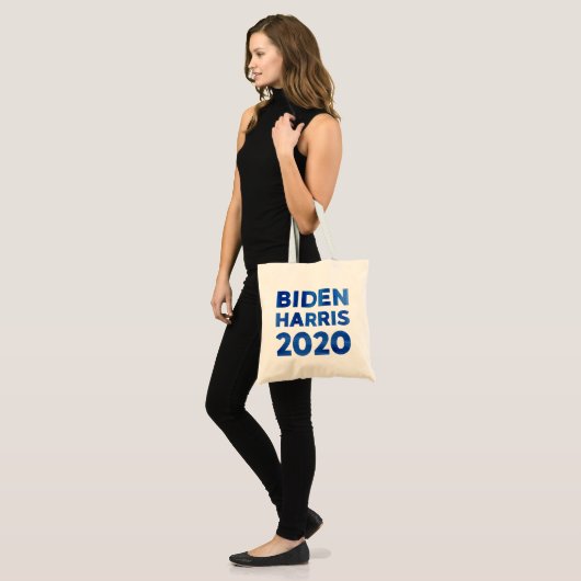 Biden Harris 2020: mutige politische Wahl Tragetasche (Vorderseite (Model))