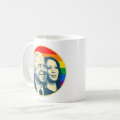 BIDEN HARRIS PRIDE ABZEICHEN LARGE KAFFEETASSE (Vorderseite Links)
