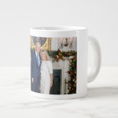 Biden Staat der Weihnachtsanschrift Gewerkschaft Jumbo-Tasse (Vorderseite Rechts)