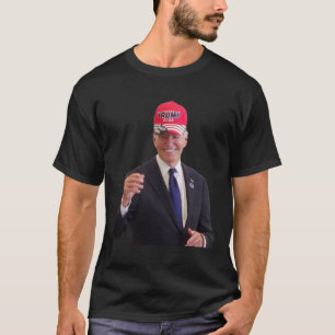 Biden trägt einen Trump-2024-Hut T-Shirt