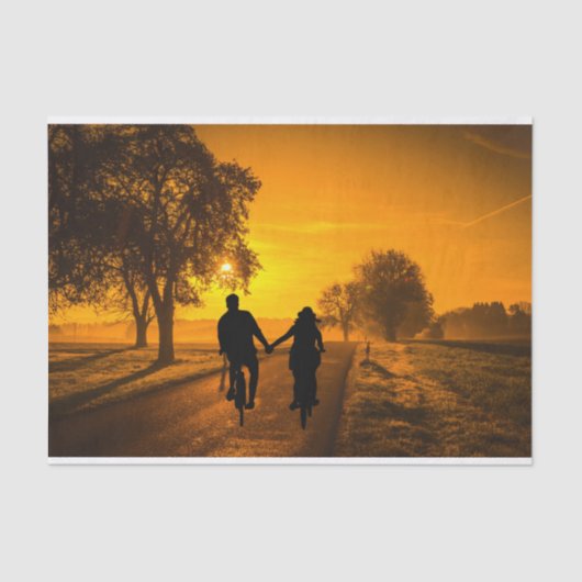 Biegen in das dunkle Gewebe des Sonnenuntergangs Seidenpapier (Vorderseite)