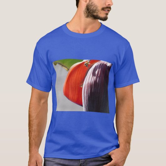 Biene an einem Bananenbaum T-Shirt (Vorderseite)
