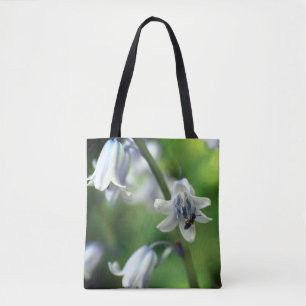 Biene auf Blauglockenblüte Nahaufnahme Tasche
