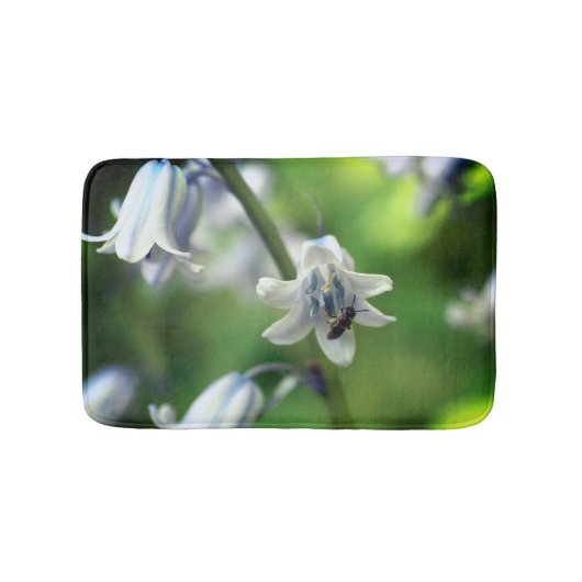 Biene auf Bluebell Blume Nah Badematte (Vorderseite)