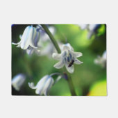 Biene auf Bluebell Blume Nah Fußmatte (Vorderseite)