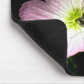 Biene auf Blume Mousepad (Ecke)