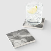 Biene auf der Blume Kosmos in Schwarz und Weiß Steinuntersetzer (Seitenansicht)