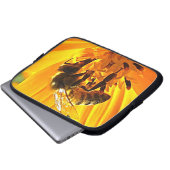 Biene auf einer Blume Laptopschutzhülle (Vorne Knopf)
