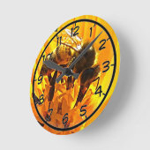 Biene auf einer Blume Runde Wanduhr (Winkel)