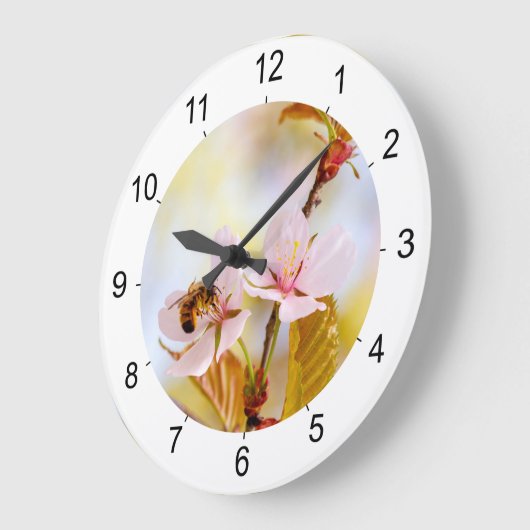 Biene auf einer KirschBlume Große Wanduhr (Winkel)