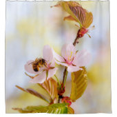 Biene auf einer Kirsche-Blume Duschvorhang (Vorderseite)