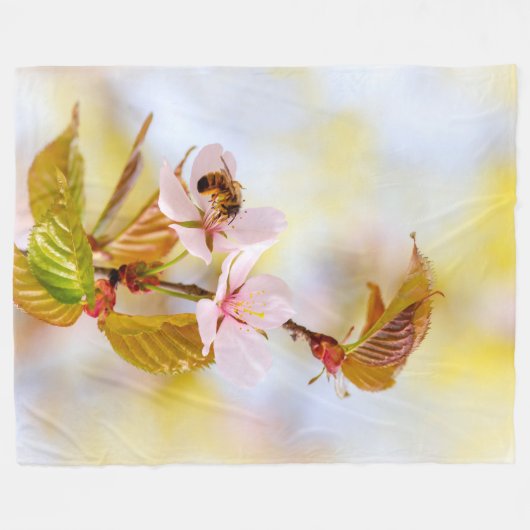 Biene auf einer Kirsche-Blume Fleecedecke (Vorderseite (Horizontal))