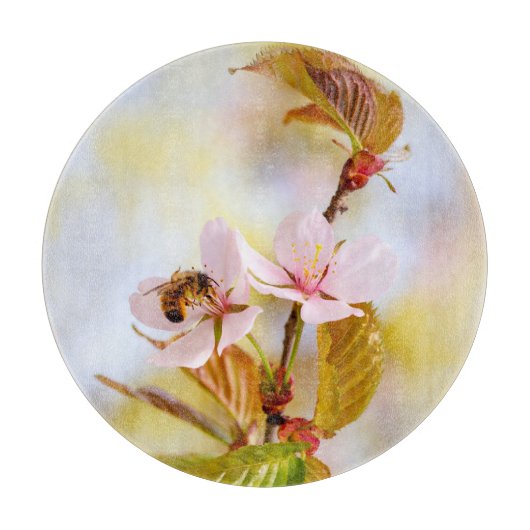 Biene auf einer Kirsche-Blume Schneidebrett (Vorderseite)