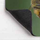 Biene auf Firebush Mousepad (Ecke)