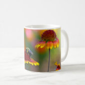 Biene auf Gaillardia Coffee Tasse (VorderseiteRechts)