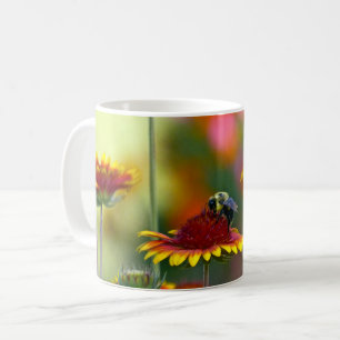 Biene auf Gaillardia Coffee Tasse