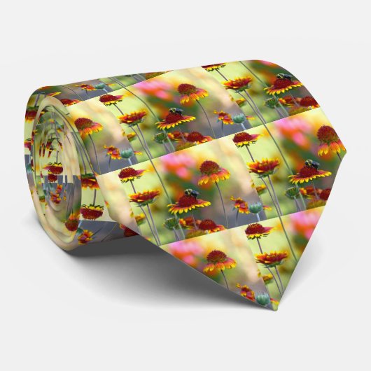 Biene auf Gaillardia Krawatte (Gerollt)