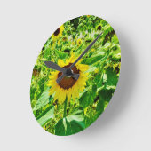 Biene auf gelber Sonnenblume Runde Wanduhr (Winkel)