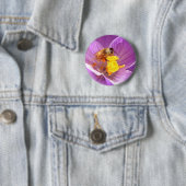 Biene auf Krokus ~ Knopf Button (Beispiel)