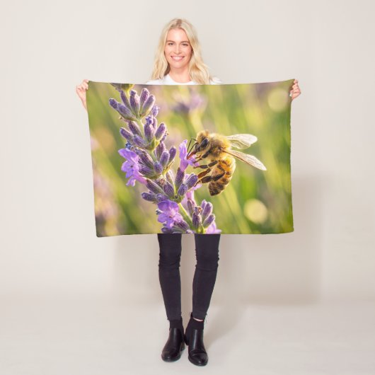 Biene auf Lavendel Fleecedecke (Beispiel)
