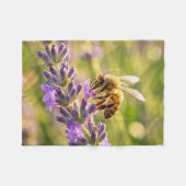 Biene auf Lavendel Fleecedecke (Vorderseite (Horizontal))