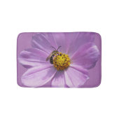 Biene auf lila Blume Badematte (Vorderseite)