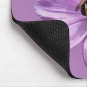 Biene auf lila Blume Mousepad (Ecke)