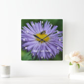 Biene auf Lila Daisy-Blume #2 Quadratische Wanduhr (Zuhause)