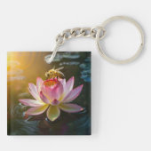 Biene auf Lotus-Blume Schlüsselanhänger (Rückseite)