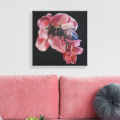 Biene auf rosa Blume Leinwanddruck (Insitu (Wohnzimmer))