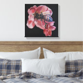 Biene auf rosa Blume Leinwanddruck (Insitu (Schlafzimmer))