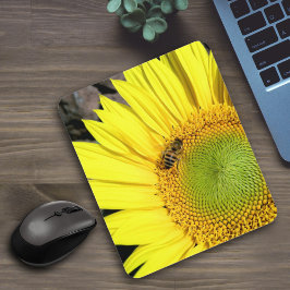 Biene auf Sonnenblume Nah-up-Foto Mousepad