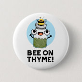 Biene auf Thyme Funny Herb Insect Pun Button (Vorderseite)