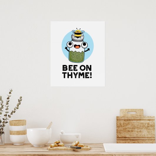 Biene auf Thyme Funny Herb Insect Pun Poster (Küche)